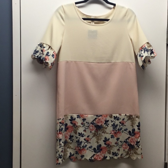 Scallop trim pastel floral block dress 💐 Easter - Picture 2 of 4